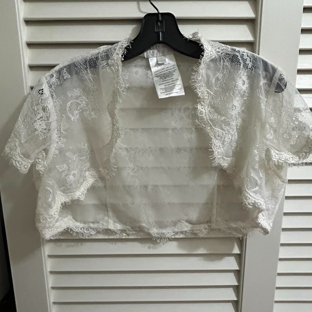 Women’s White Lace Shrug Bolero